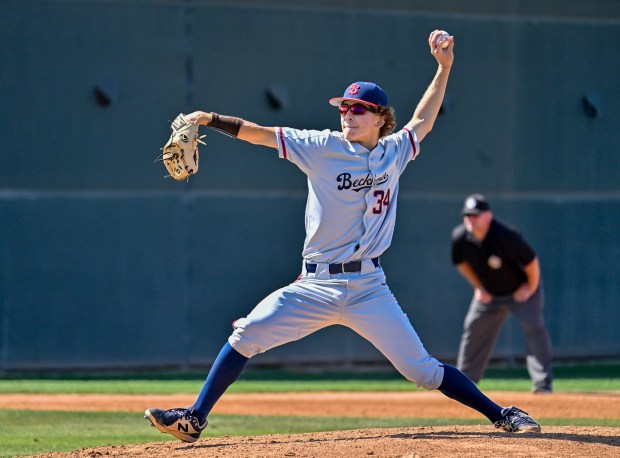 Beckman pitcher Rex Jarcy (34) delivers a pitch against Los...